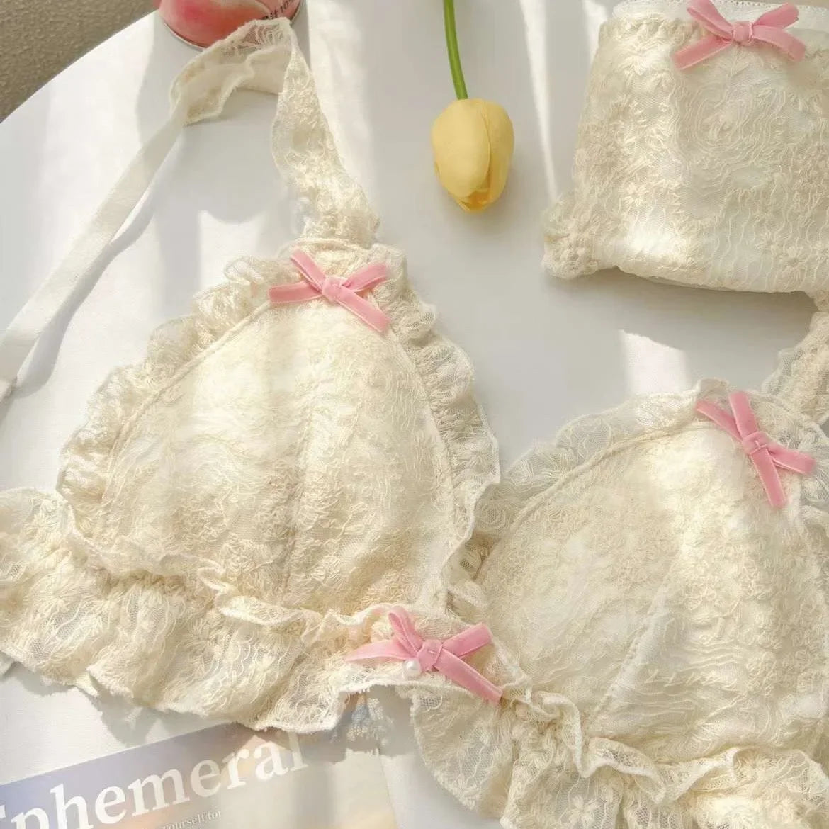Japanese girl underwear female sweet cute pure desire without underwire bow lace edge thin bra set.