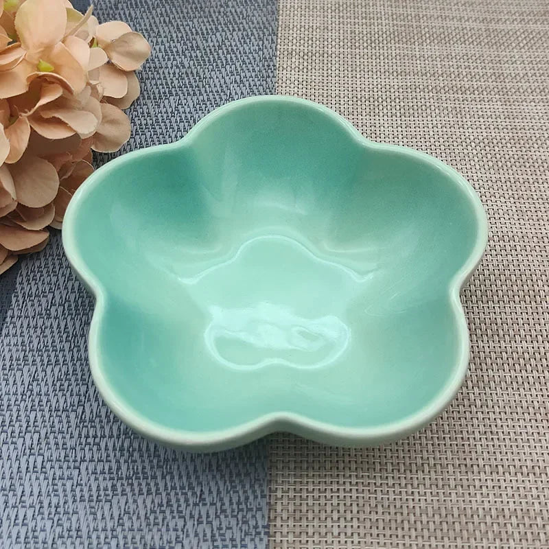 5 Inch Creative Flower Ceramic Bowl Small Deep Dish Solid Color Ceramic Bowl Small Dish Dip Dish Home Kitchen Supplies Gift.