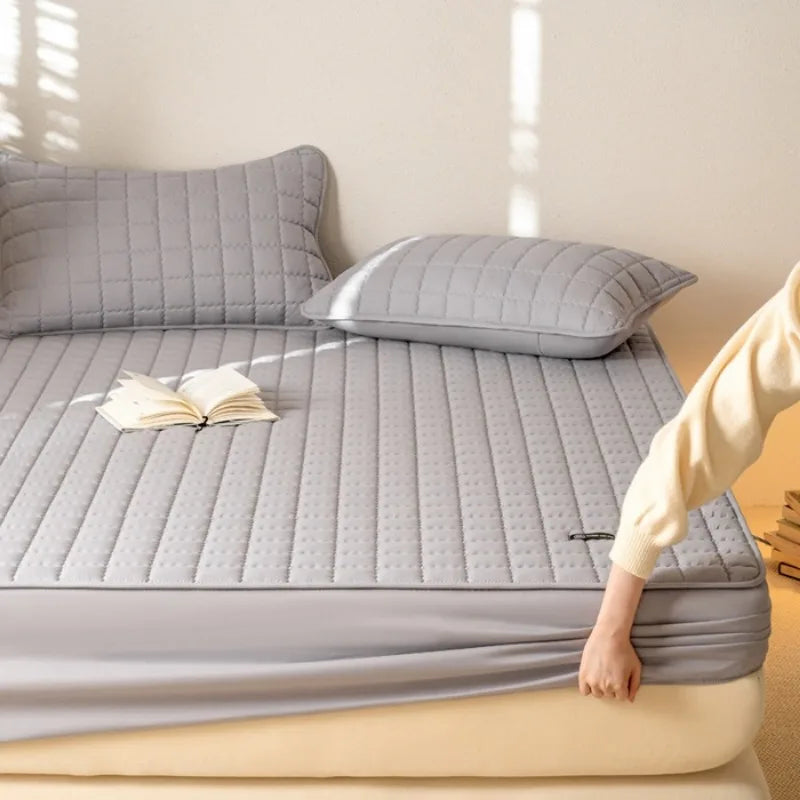 2025 new solid color soybean antibacterial padded cotton waterproof fitted sheet mattress protective cover without pillowcase.