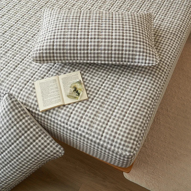 For High-Quality Quilted Plaid Mattress Cover,Mattress Protector,- Antibacterial, Breathable,Comfortable for Fresh Sleep Experie.