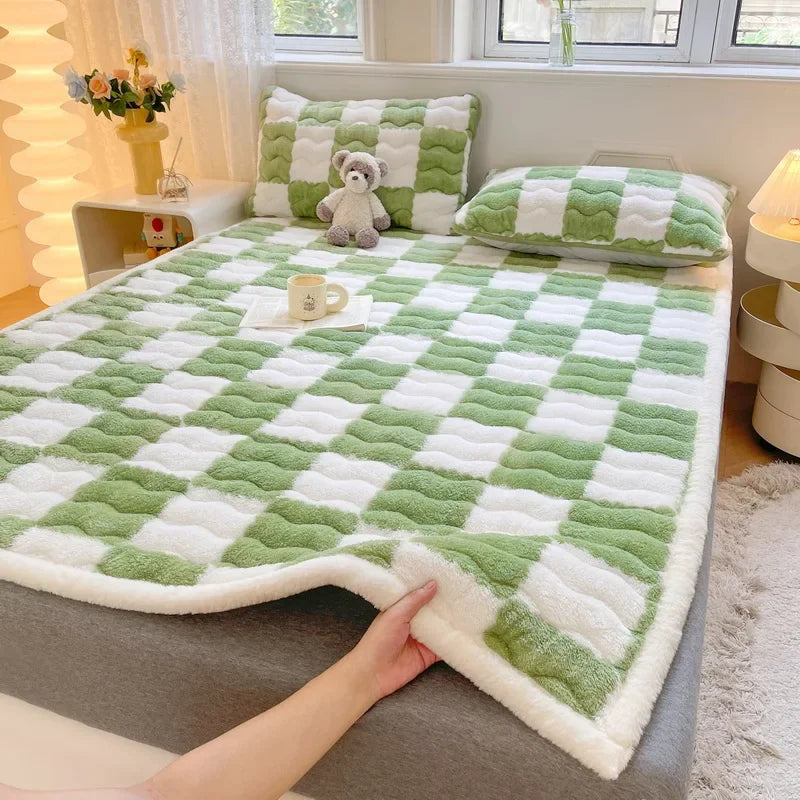 Checkered A-Class Thick Quilted Mattress 1 Pcs Warm Antibacterial Bed Pad for Autumn Winter Super Soft Fits Mattress for Single