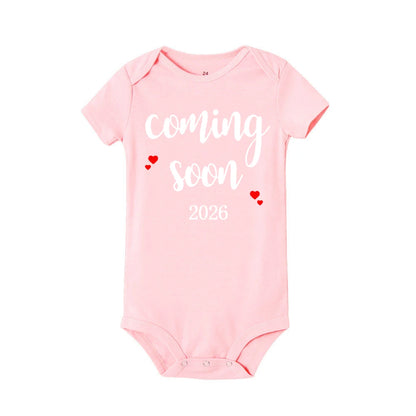 Baby-Ankündigung bald 2026 Neugeborene Baby-Bodys Sommer Jungen Mädchen Strampler Körper Schwangerschaft offenbaren Kleidung.