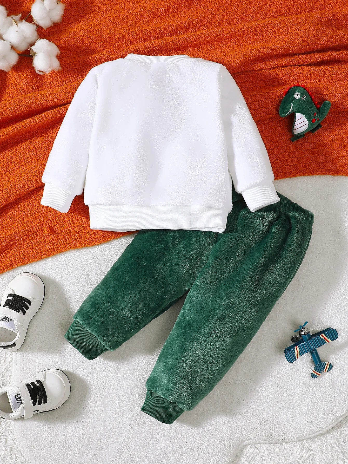 Baby Boy Autumn And Winter Cartoon Dinosaur Embroidery Hoodie Plush Two-piece Set.