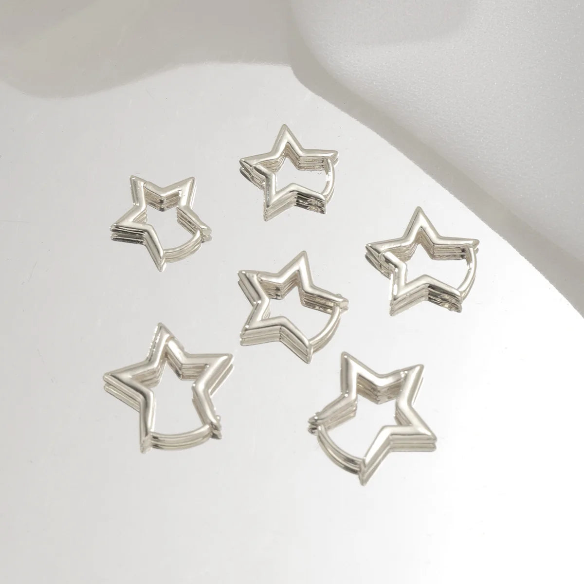 6Pcs/Set Fashion Simple Smooth Star Hoop Earrings for Women European Unisex Piercing Gothic Rock Jewelry Ear Buckles.