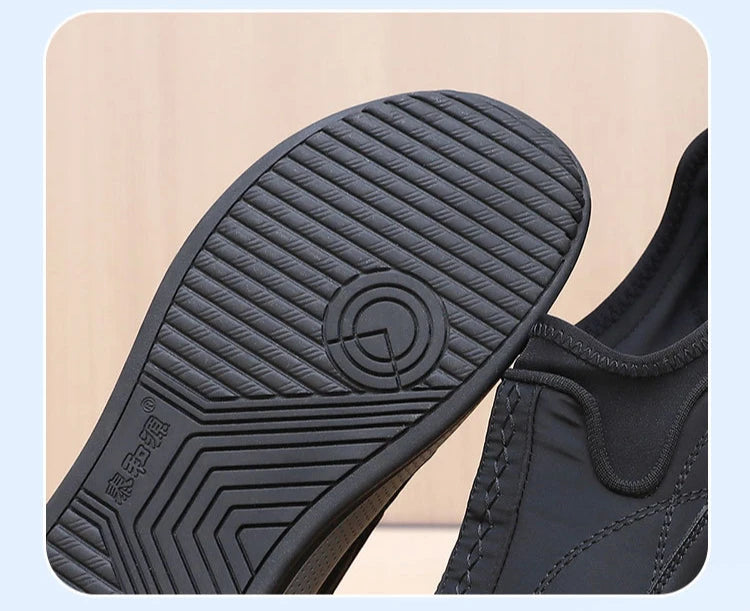 Casual Men's Cloth Shoes Outdoor Men Sports Shoes Comfortable Wear-resistant Soft Bottom Sneakers Light Anti-Slip Walking Shoes.