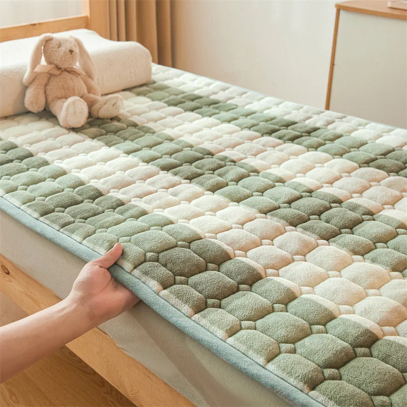 Winter Dormitory Soft Mattress Toppers Thick Warm Coral Velvet Bed Sheet Non-slip Mattress Cover Thin Bed Pad Tatami Floor Mat.