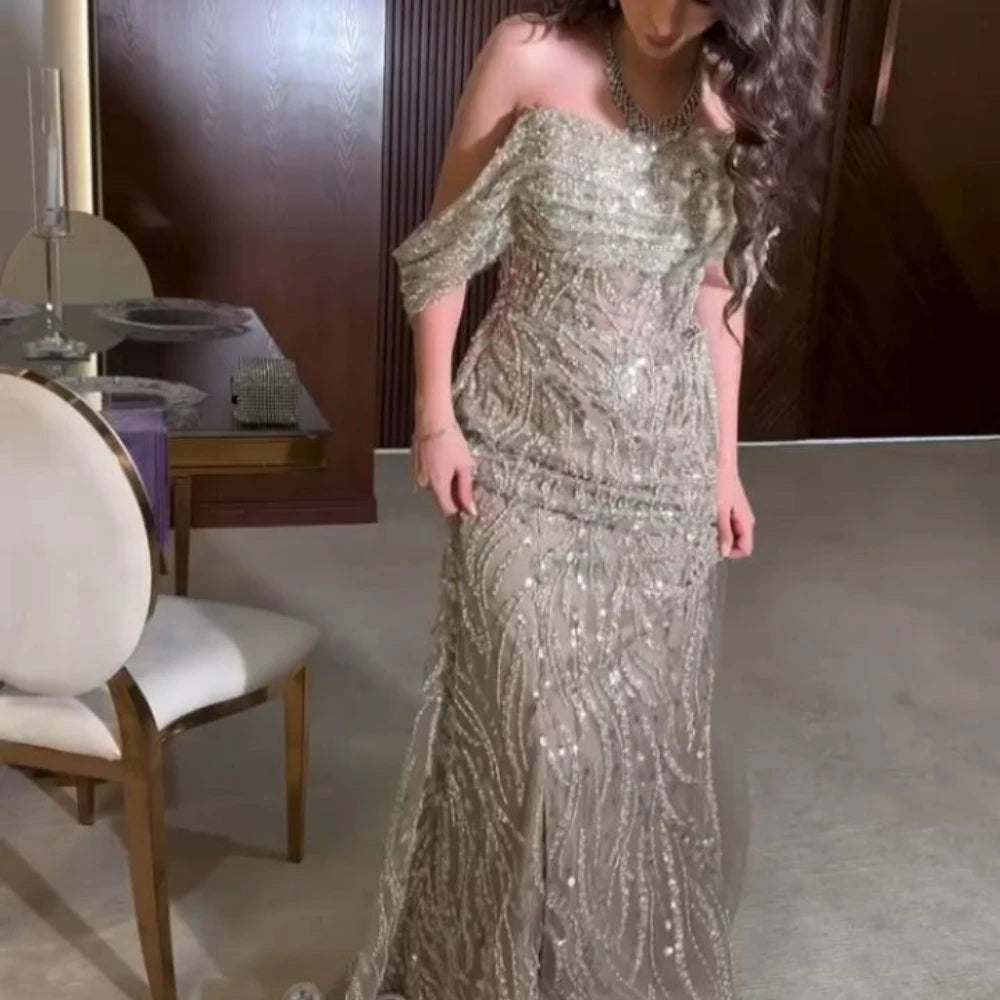 Maßgeschneiderte komplizierte Faltenmuster-Perlen-Trompete, schulterfreie lange Kleider, maßgeschneiderte Kleider für besondere Anlässe, Größen erhältlich.