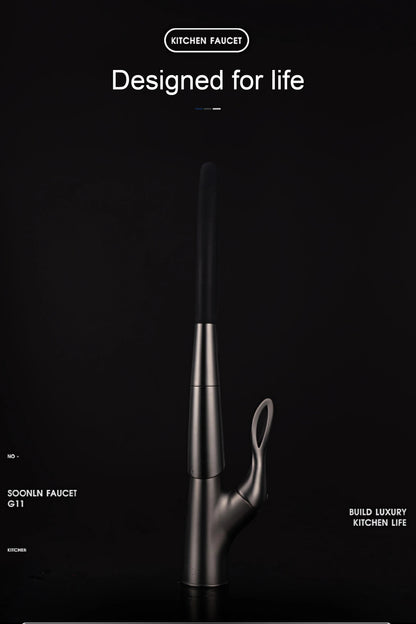 Luxuriöser Küchenarmatur aus grauem Messing in Gun-Grau mit intelligentem Touch-Design. Einhebelmischer für heißes und kaltes Wasser mit magnetischer Saugkraft