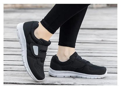 Men's Soft Sole Comfortable Shoes Spring Women's Walking Round Toe Loafers Solid Colour Thick Bottom Non-slip Sneakers.