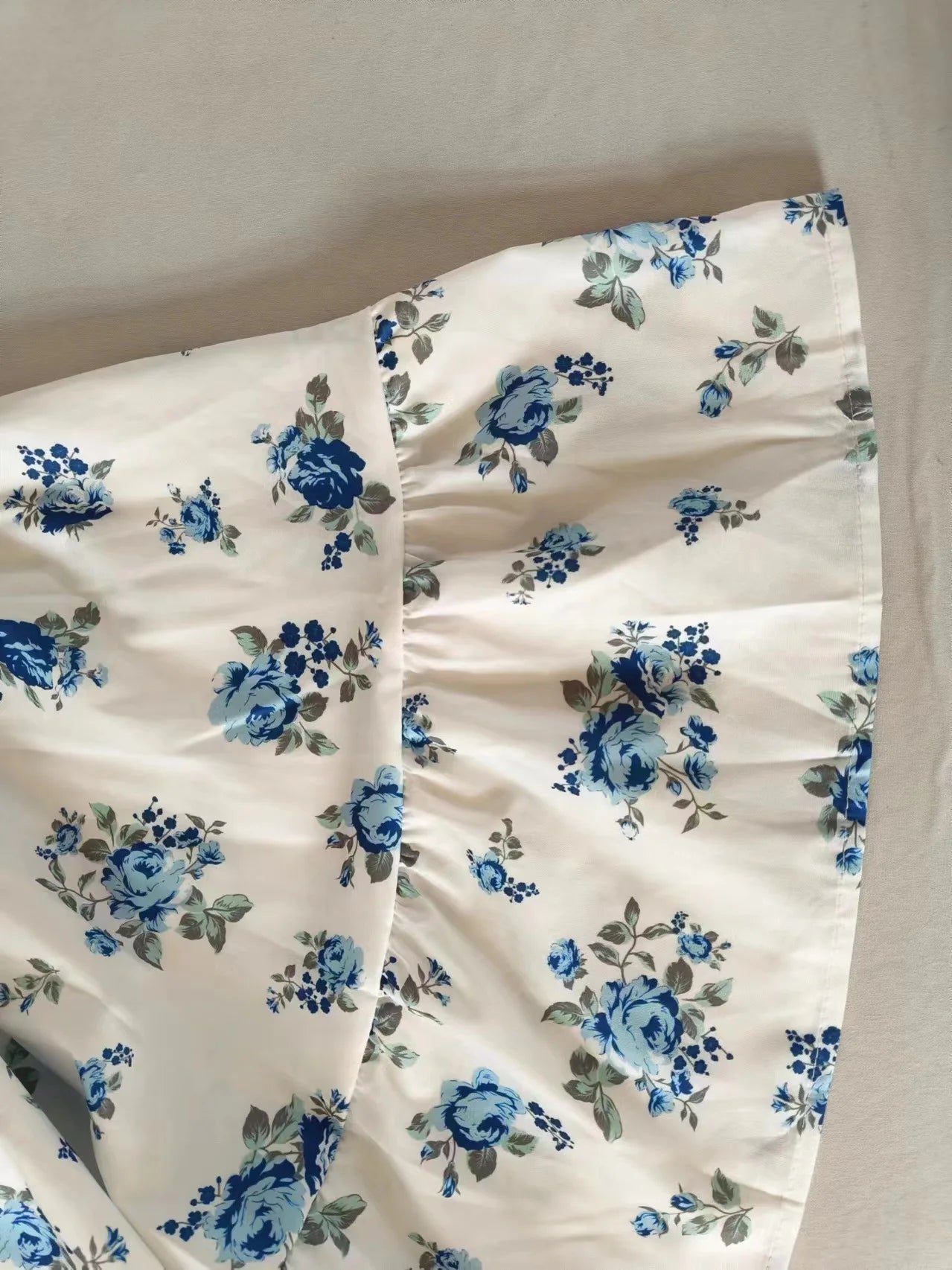 Frühling Herbst frauen Neue Kleid Temperament Süße Druck V-ausschnitt Laterne Hülse Spitze Hohe Taille Kurzes Kleid