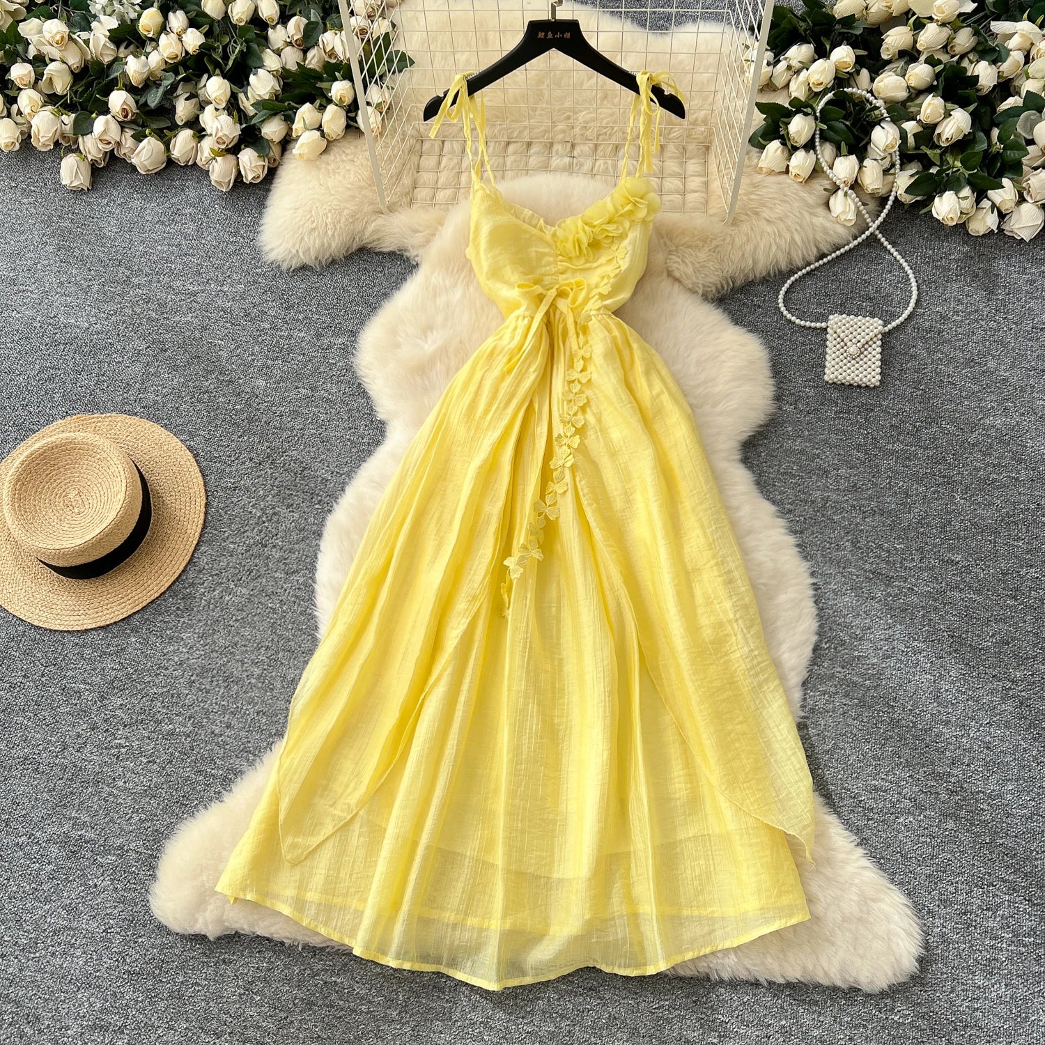 SINGREINY 2025, süßes Sommerkleid für Damen, Spaghettiträger, plissiert, 3D-Blumenmuster, schickes Sommerkleid, Fairycore, unregelmäßiges Kleid.