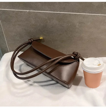 Internet celebrity retro small bag for women in autumn and winter, new trendy crossbody bag, fashionable one shoulder small bag.
