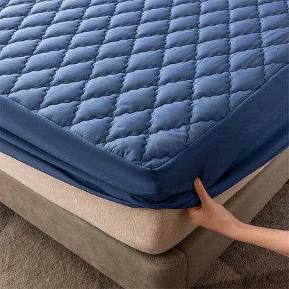 Home Mattress Cover Waterproof Thickened Quilted Waterproof Bed Cover Breathable Mattress Protector Fitted Sheet No Pillowcases.