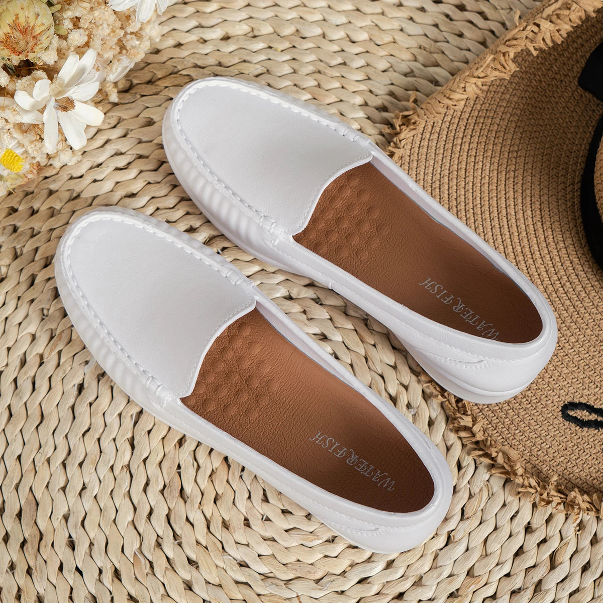 Autumn Nurse Shoes Women Comfortable Soft Sole Breathable Non-slip Flat Heel Thick Sole Work Small White Single Shoes.
