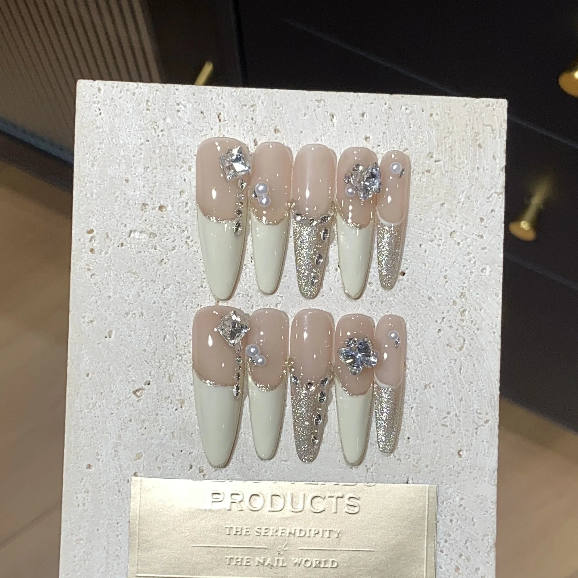 10Pcs White Simple French Fake Nails Pearl Rhinestone False Nails Long Almond Press on Nails Fashion Cat Eye Nail Art Handmade.