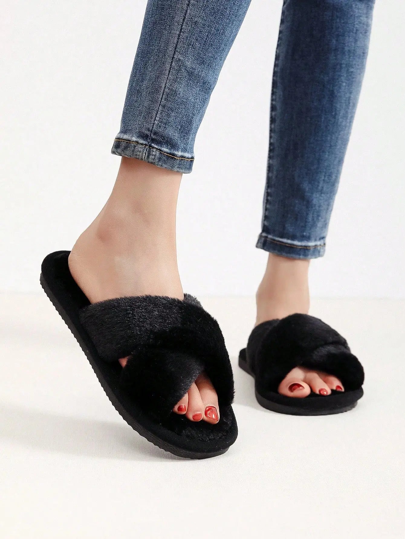 Fashion Cross Strap Fur Slippers Women Indoor Light Warm Plush Home Slippers Woman Faux Fur Flat Heel Couple Slides Plus Size 43