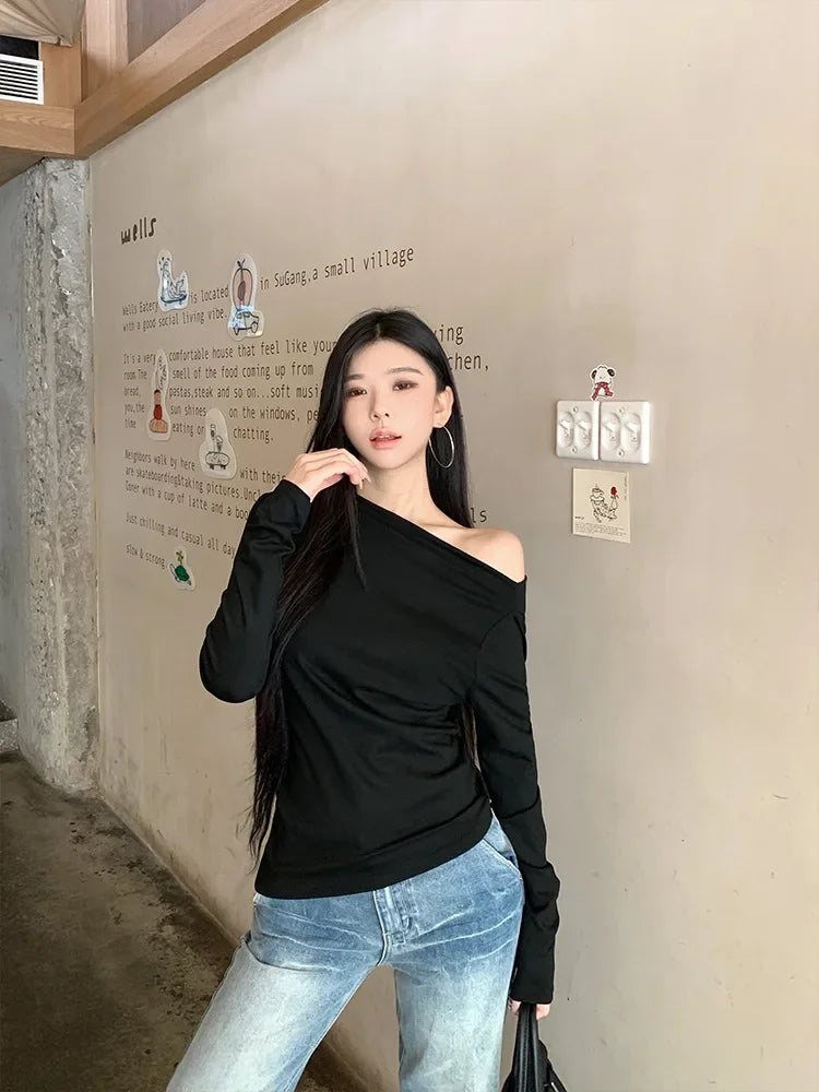 Slim Fit Long Sleeve T-Shirt Shoulder Bared One Shoulder Style Casual Streetwear for Young Women Fashionable And Stylish
