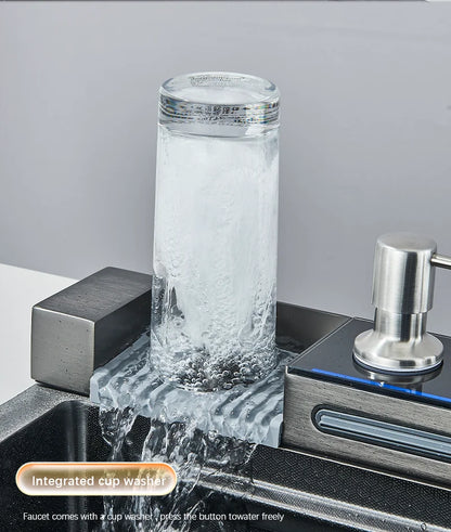 Wasserfall-Küchenspüle aus Edelstahl 304, großes Einzelschlitz-Wasserhahn-Set mit integrierter Digitalanzeige, Seifenspender, Tassenwascher