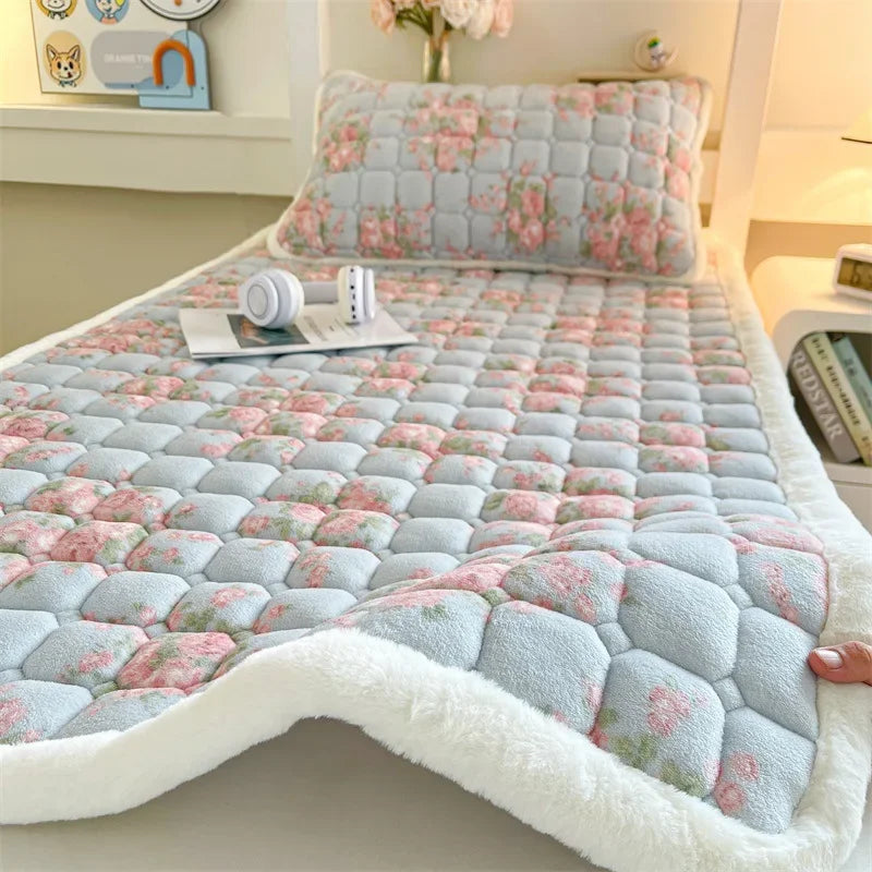 Winter Soft Thick Flannel Mattress Toppers Dormitory Single Double Bedspread Warm Bed Sheets Mattress Cover Fold Tatami Thin Mat