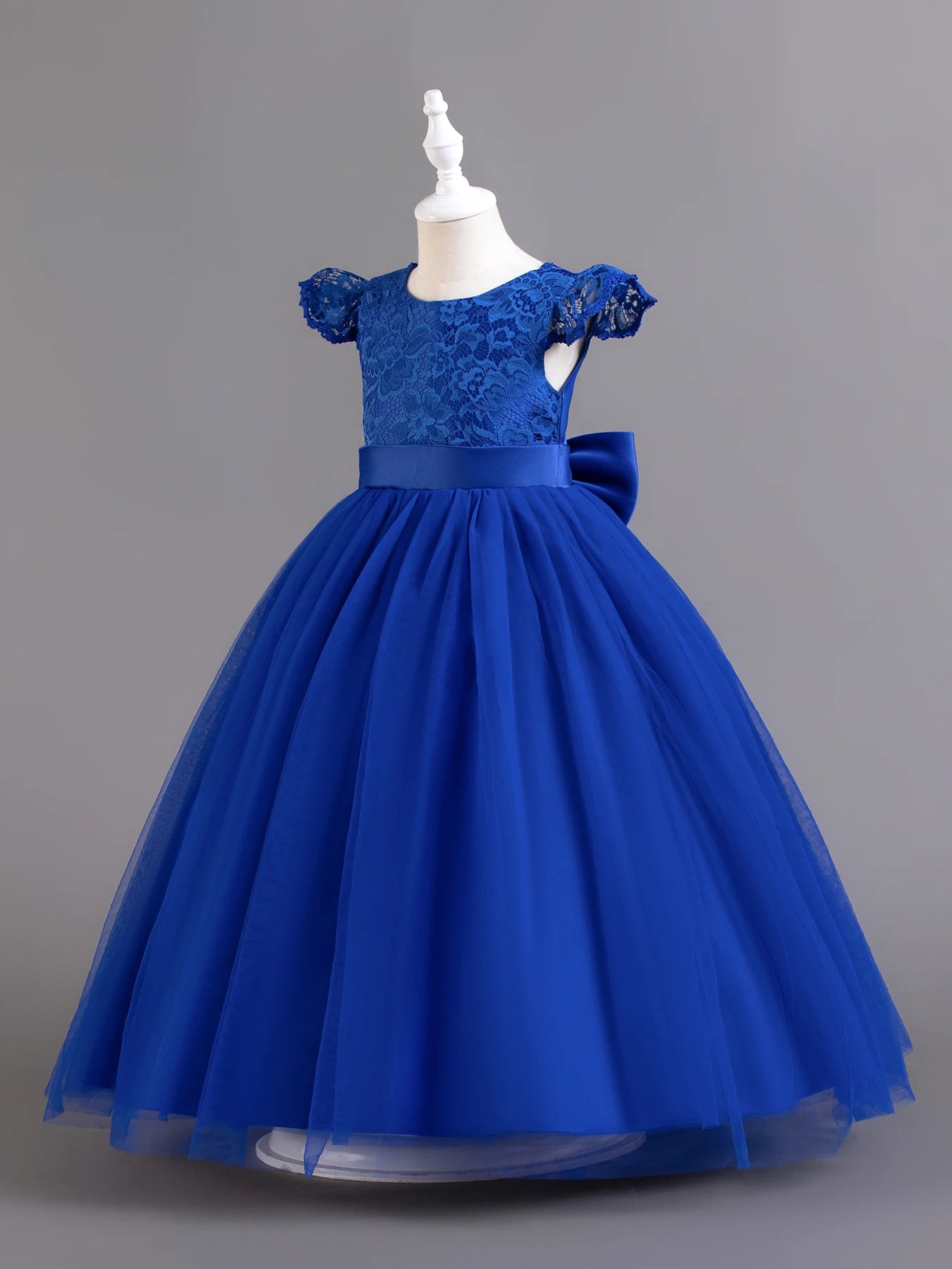 Blau gefärbtes Spitzen-Prinzessinnenkleid für Kinder, Laufsteg für kleine Mädchen, Klavieraufführung. Tragen Sie ein langes Blumenjungenkleid mit großer Schleife.