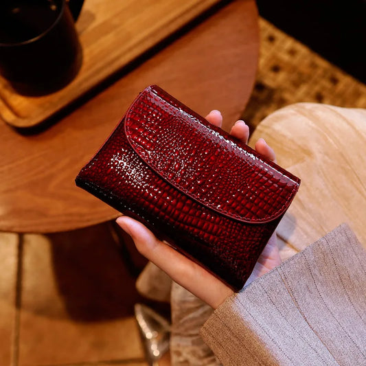 Magnetic Clasp Short Ladies Genuine Leather Wallet 2025 New Alligator Cow Leather Purse Woman RFID Card Holder Mini Clutch.