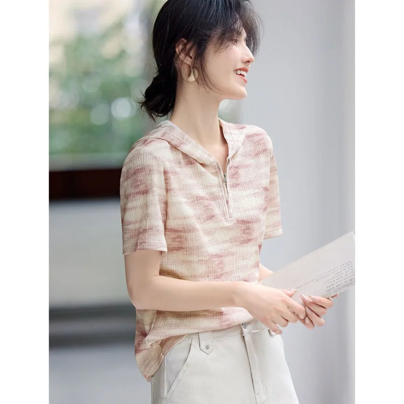 Elegant and Versatile Smudged Hooded T-shirt for Women's Simple Semi-zipper Casual Short-sleeved Top.