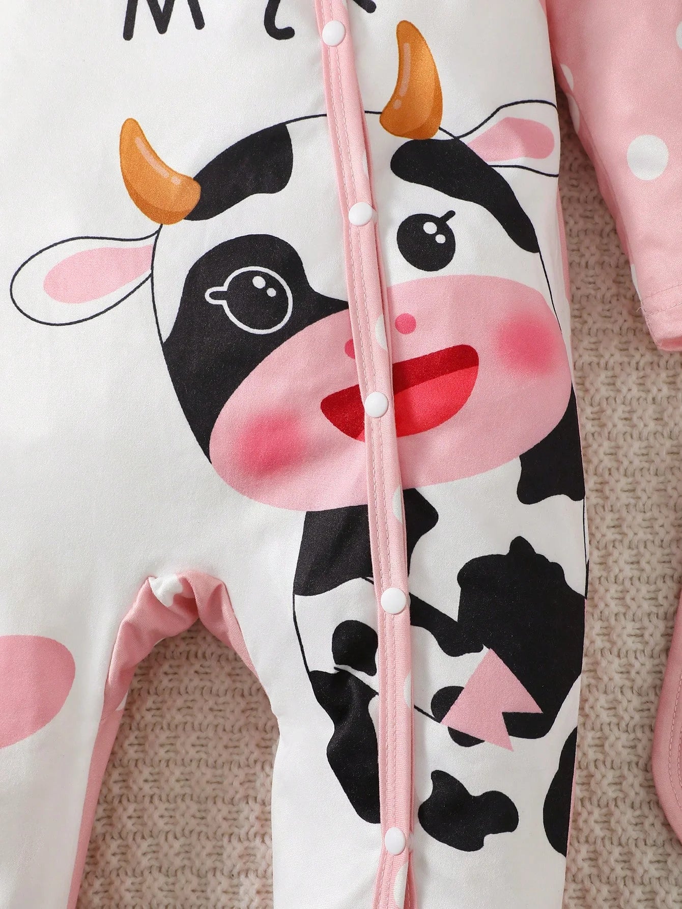 Neuer Baby-Body mit langen Ärmeln, niedliche kleine Kuh, kreisförmige Punkte, Overall + Hut + Drool-Handtuch, 3 Teil/Set, 0–18 Monate Baby-Krabbelanzug.