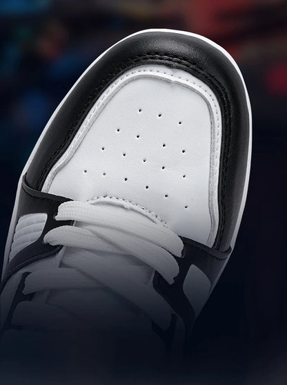 Four wheel roller shoes Boys girls walking shoes Casual outdoor sports slide and shrink school students pulleys shoes sneakers.