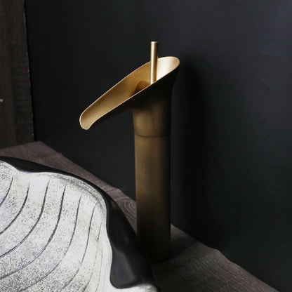 KEMAIDI Art Keramik-Badezimmerwaschbecken-Set, Waschbecken im Blatt-Stil mit Wasserfall, Antik-Messing-Wasserhahn und Abfluss, hochwertige Waschbecken aus Porzellan