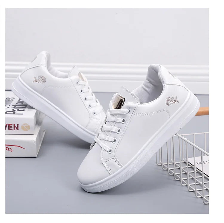 Spring Women Casual Shoes White Breathable Embroidered Flower Lace-Up Women Sneakers Fashion Korean version Women Tennis shoes
