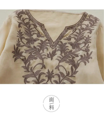 Ethnisches Vintage-Kurzarmkleid aus schwerer Stickerei aus Baumwolle und Leinen für Damen, lockeres langes Sommerkleid mit V-Ausschnitt und elegantem Stil.