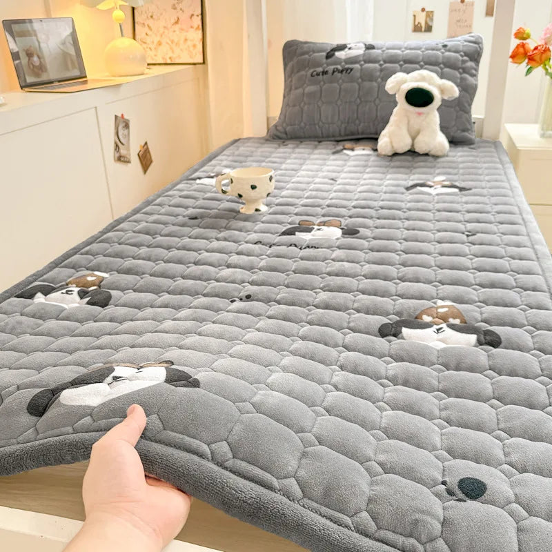 Cartoon Printed Warm Bed Mattress Super Soft Cozy Milk Velvet Single Bedding Protector Thick Tatami Mats for Autumn and Winter.
