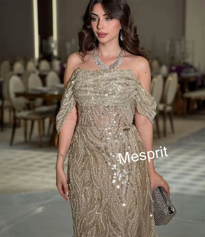 Maßgeschneiderte komplizierte Faltenmuster-Perlen-Trompete, schulterfreie lange Kleider, maßgeschneiderte Kleider für besondere Anlässe, Größen erhältlich.