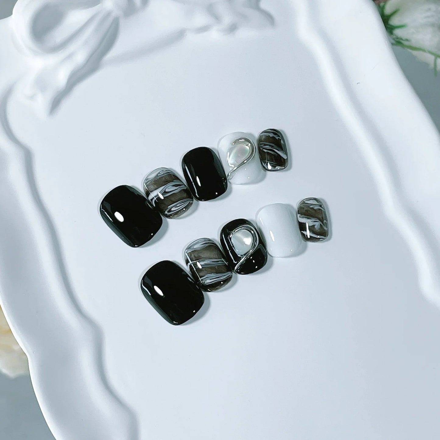 10pcs/set Handmade Press-On Nails - Blue Glossy Fish & Bubbles Design Short Oval Fake Nails with Cat Eye Effect False Nails