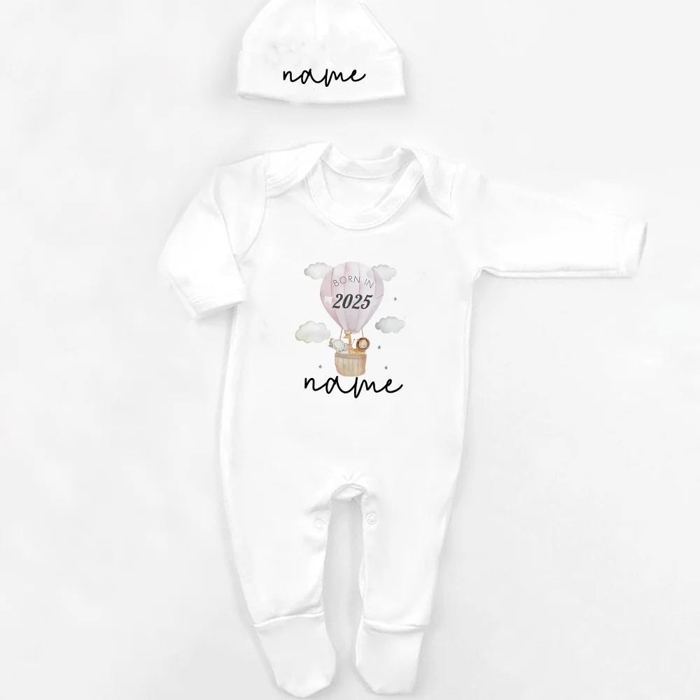 Personalisierter Schlafanzug, neues Baby-Geschenk, Safari-Babygrow, geboren im Jahr 2025, Geschenk zum Ausgehen, Outfit, individueller Baby-Strampler und Mütze.