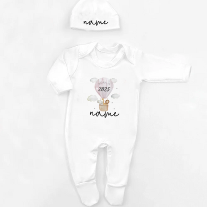 Personalisierter Schlafanzug, neues Baby-Geschenk, Safari-Babygrow, geboren im Jahr 2025, Geschenk zum Ausgehen, Outfit, individueller Baby-Strampler und Mütze.