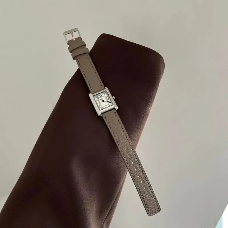 Hot Sale Brand Women Watch Fashion Angola Red Leather Strap Quartz Watch for Women Ladies Girl Dress Luxury Wristwatch Gift.