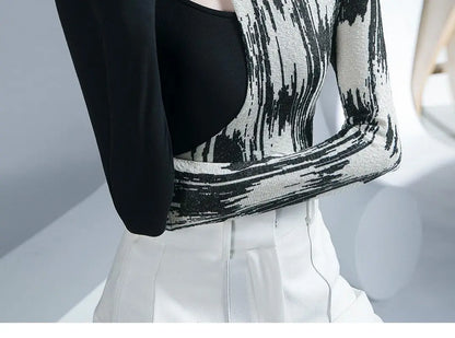 Women Design sense Printing Hollow Out Pullovers Elegant Slim Top Spring Autumn 2024 New Turtleneck Long Sleeve Fashion T-Shirts.