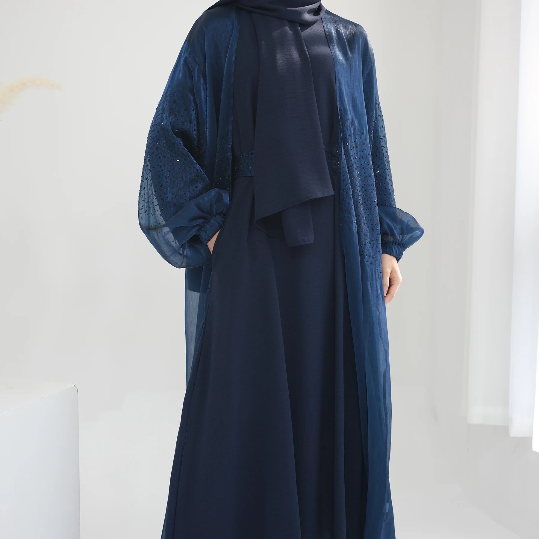 Oem New Design Shinning Polyester Open Abaya and Inner Dress 2 Piece Abaya Set Islamic Clothing Women Muslim Dress.