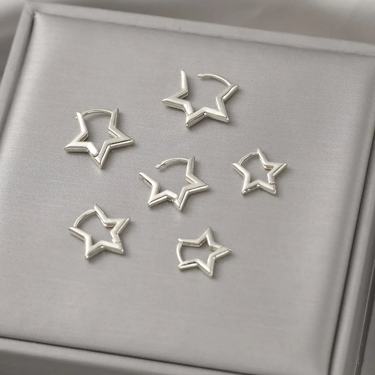 6Pcs/Set Fashion Simple Smooth Star Hoop Earrings for Women European Unisex Piercing Gothic Rock Jewelry Ear Buckles.
