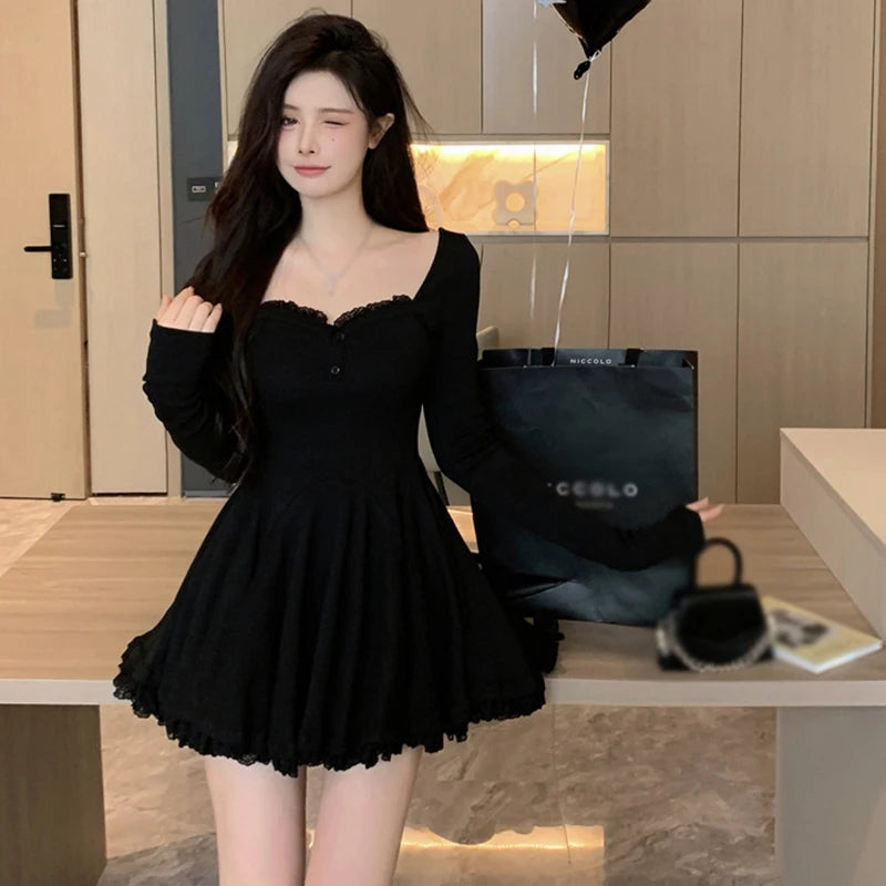 Sexy koreanisches Kleid im französischen Stil, Taille geschlossen, lange Ärmel, Schlüsselbein, freigelegt, süß.