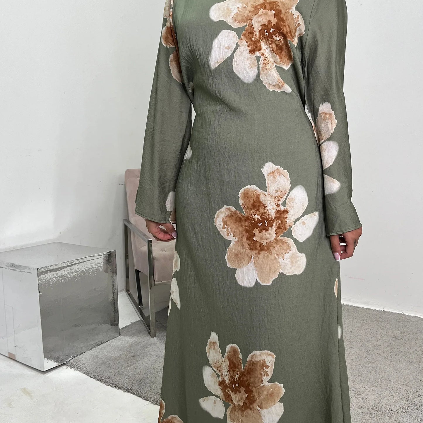 Arabesque Bell Sleeve Flowy Maxi Abaya Dress Elegant Floral Print Muslim Modest Long Dress Islamic Vacation Outfit Summer Robe.