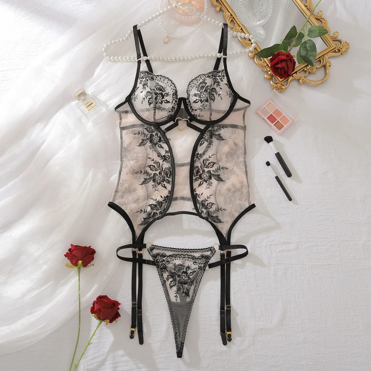 Women's Sexy Lace Luxury Lingerie Set Ultra-thin Mesh Love Heart Decorative Complex Erotic Hot Adult Bra Panties Set for Sex