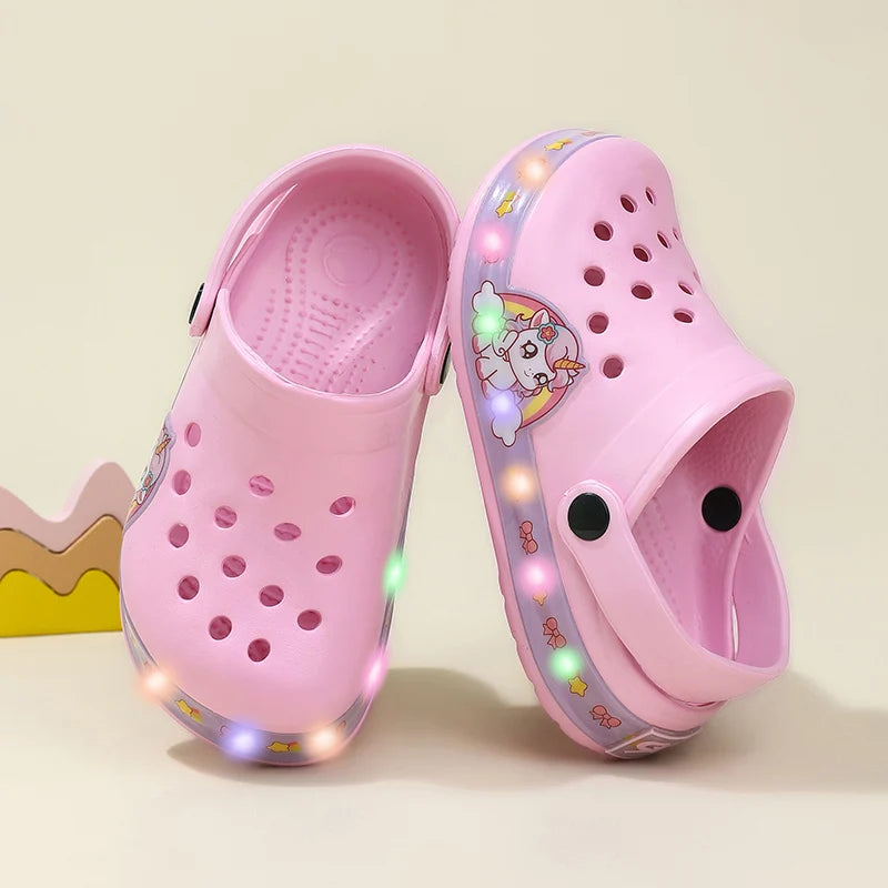 Light Sandals for Girls Pink Cartoon Printing Summer Beach Kids Shoes Outdoor Non-slip Classic Design Children's Casual Clogs.