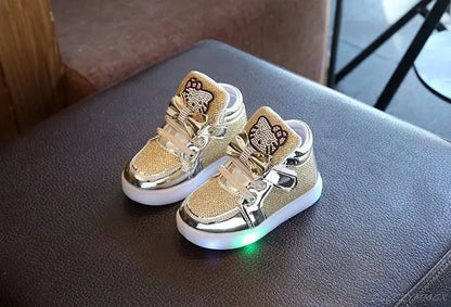 New Children Luminous Shoes Boys Girls Sport Running Shoes Baby Flashing Lights Fashion Sneakers Toddler Little Kid LED Sneakers.