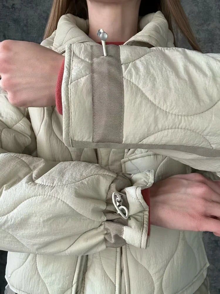 ZBZA Women's Quilted Loose Jacket Mantel Drawstring hoher Kragen Reißverschluss lange Ärmel Versteckter Knopf Doppeltaschen Clip Baumwolle Outerwear Herbst Winter Neue Weibliche Chic Mantel.