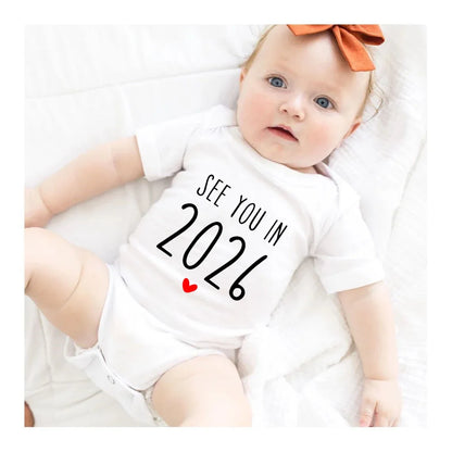 Wir sehen uns im Jahr 2026 Schwangerschaftsankündigung Baby Strampler Baumwolle Kleinkind Overall Sommer Kurzarm Neugeborene Jungen Mädchen Body