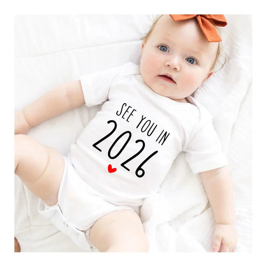 Wir sehen uns im Jahr 2026 Schwangerschaftsankündigung Baby Strampler Baumwolle Kleinkind Overall Sommer Kurzarm Neugeborene Jungen Mädchen Body