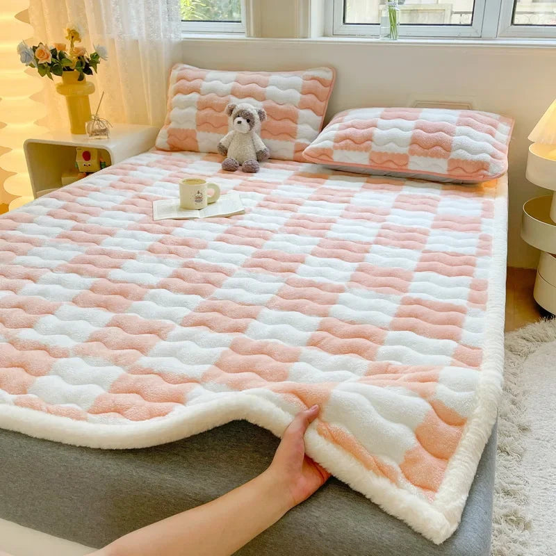 Checkered A-Class Thick Quilted Mattress 1 Pcs Warm Antibacterial Bed Pad for Autumn Winter Super Soft Fits Mattress for Single