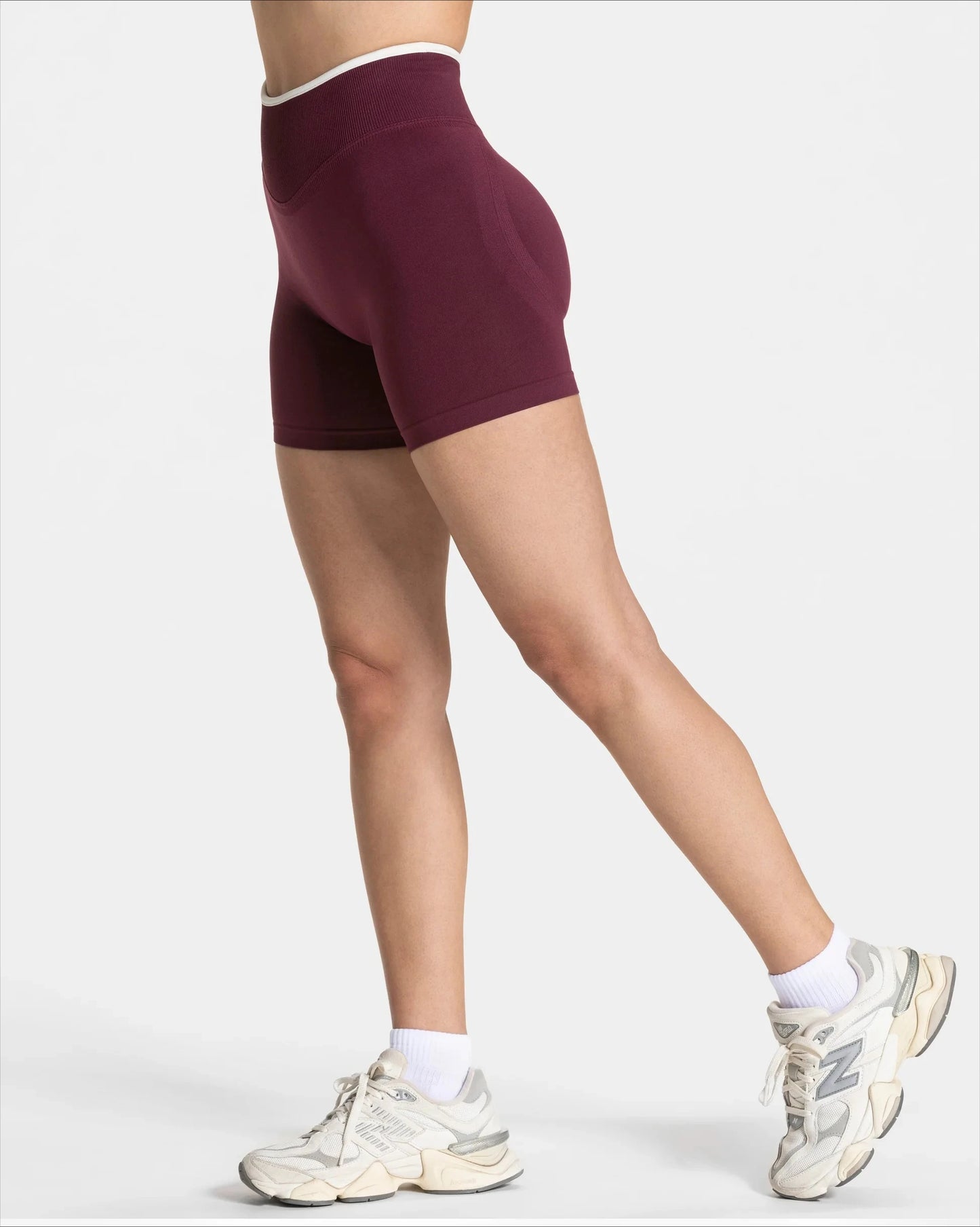 Women's Seamless Gym Solid Color Sports Shorts White Waist Tight High Waist Hip Lifting Yoga Pants Running Sports Shorts